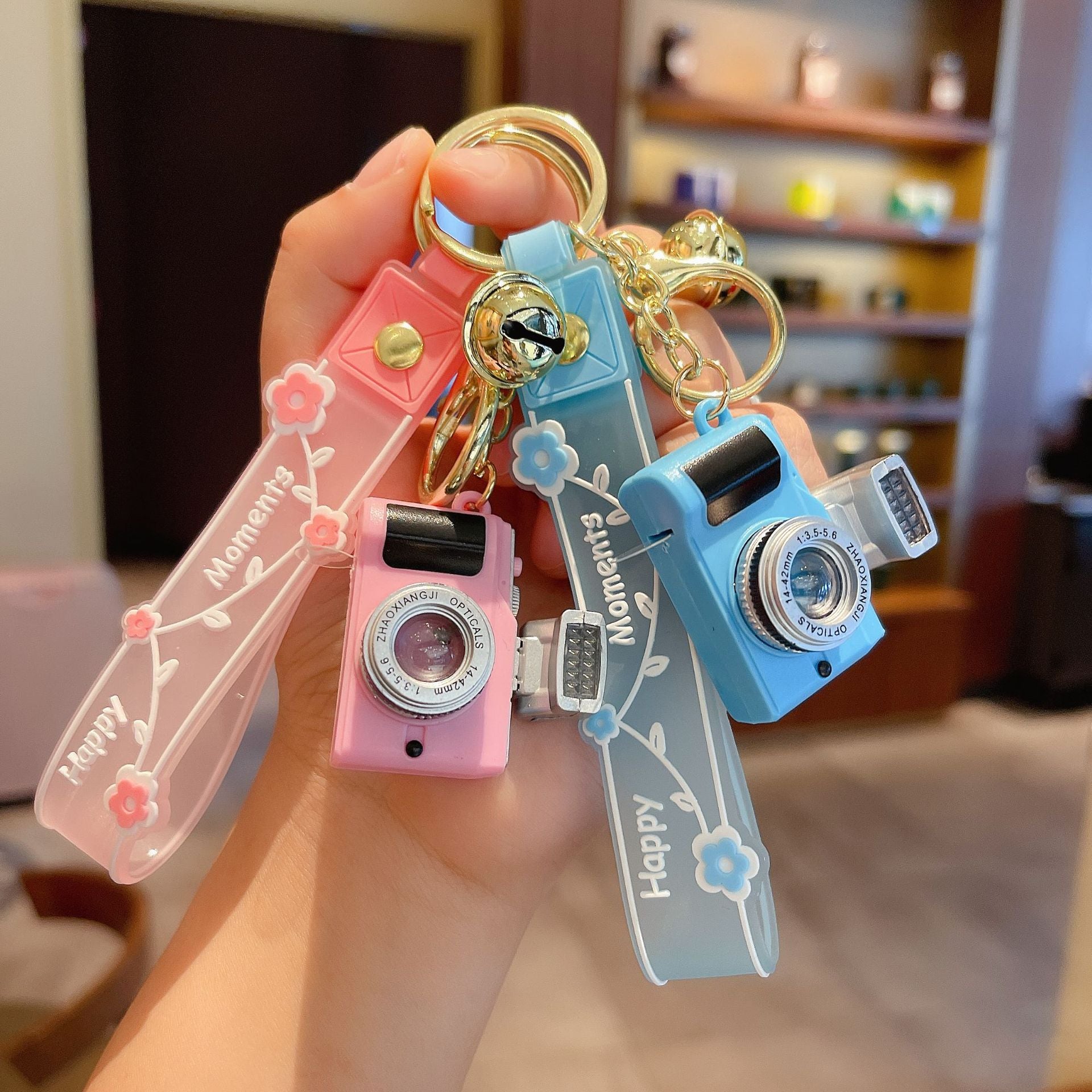 Wholesale Acrylic LED Lighting and Sounding Daisy Simulation Small Camera Keychain